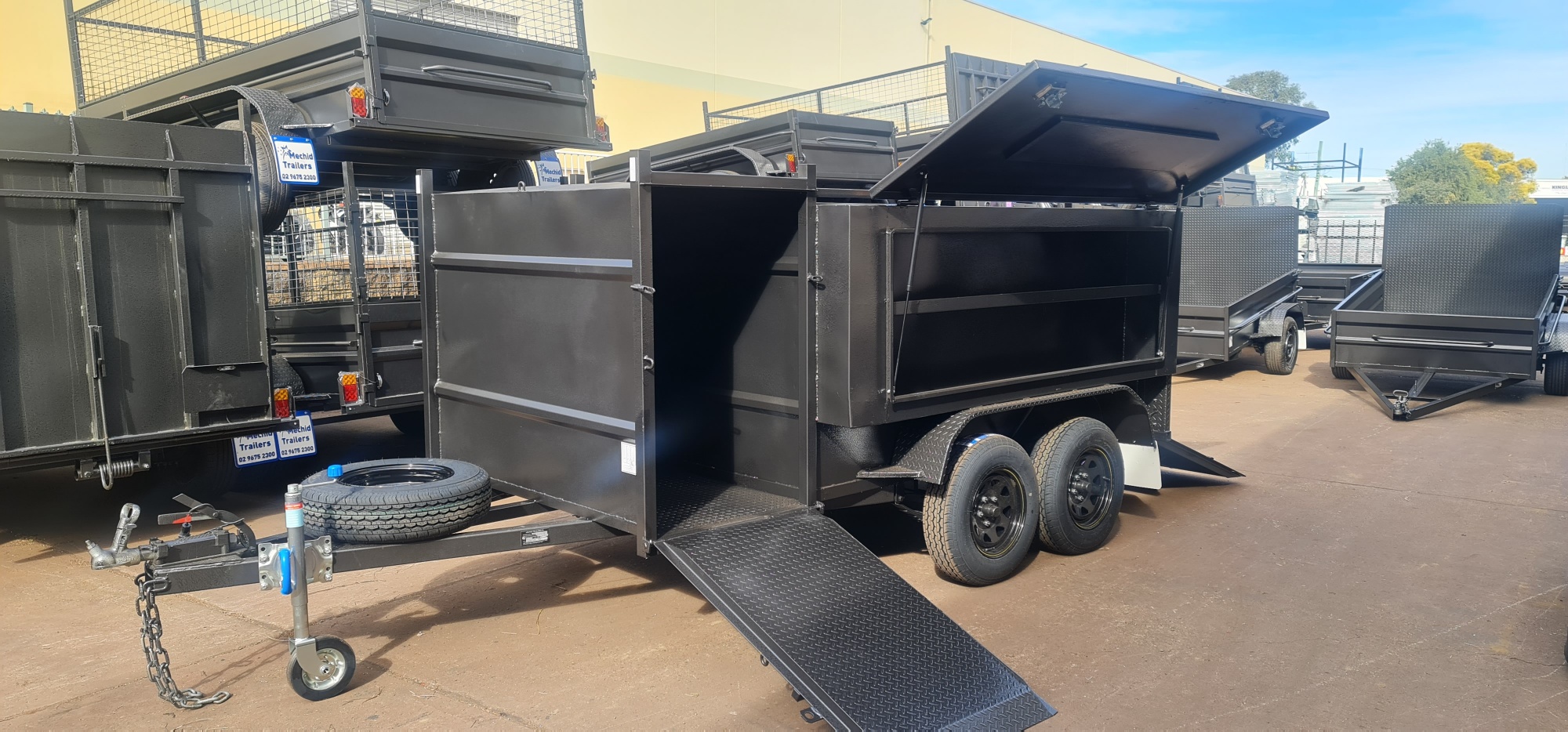 8×5 Tandem Lawn Mower Trailer 2000kgs GVM With One Side Box