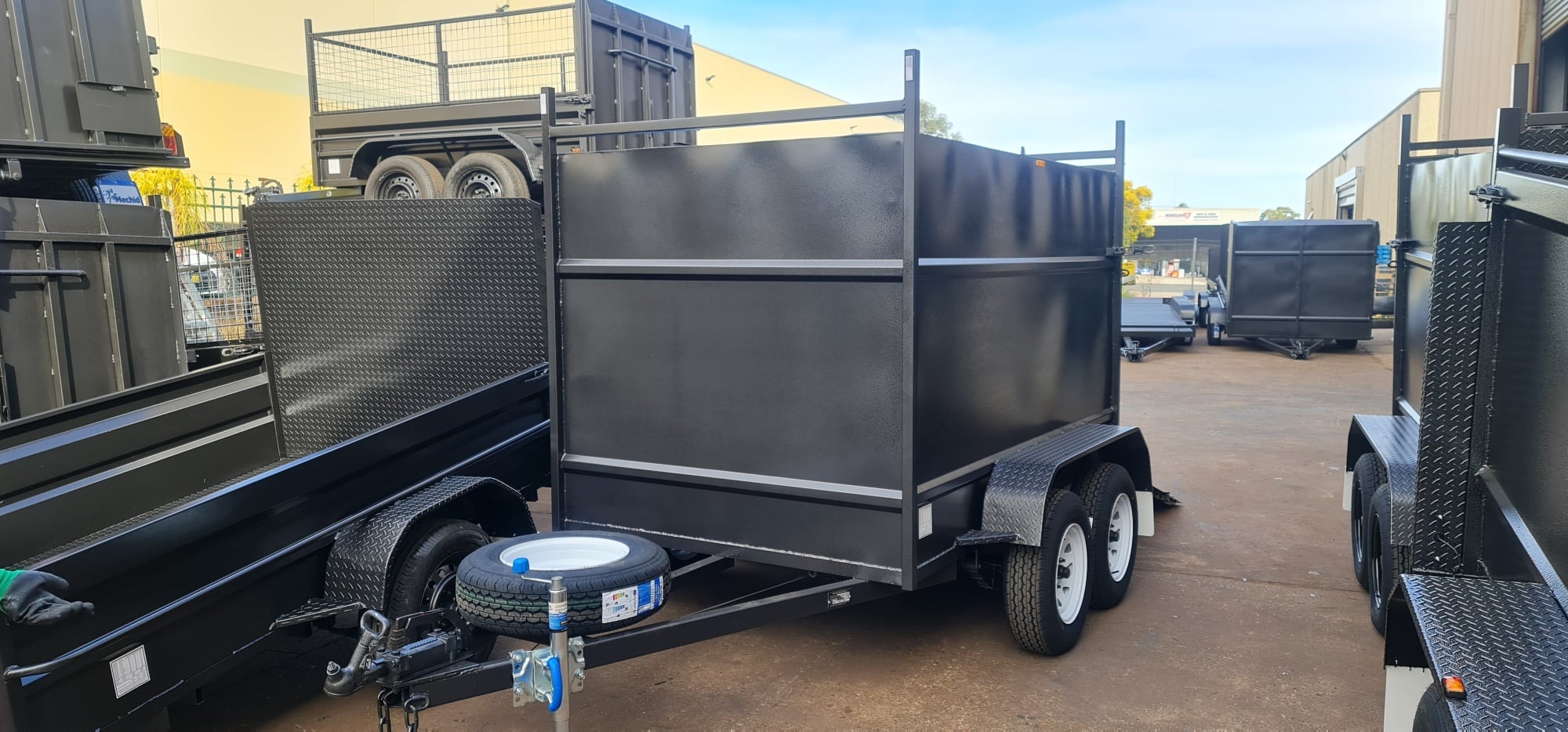 8×5 Enclosed Trailer 2000kgs GVM with Drop Down Ramp