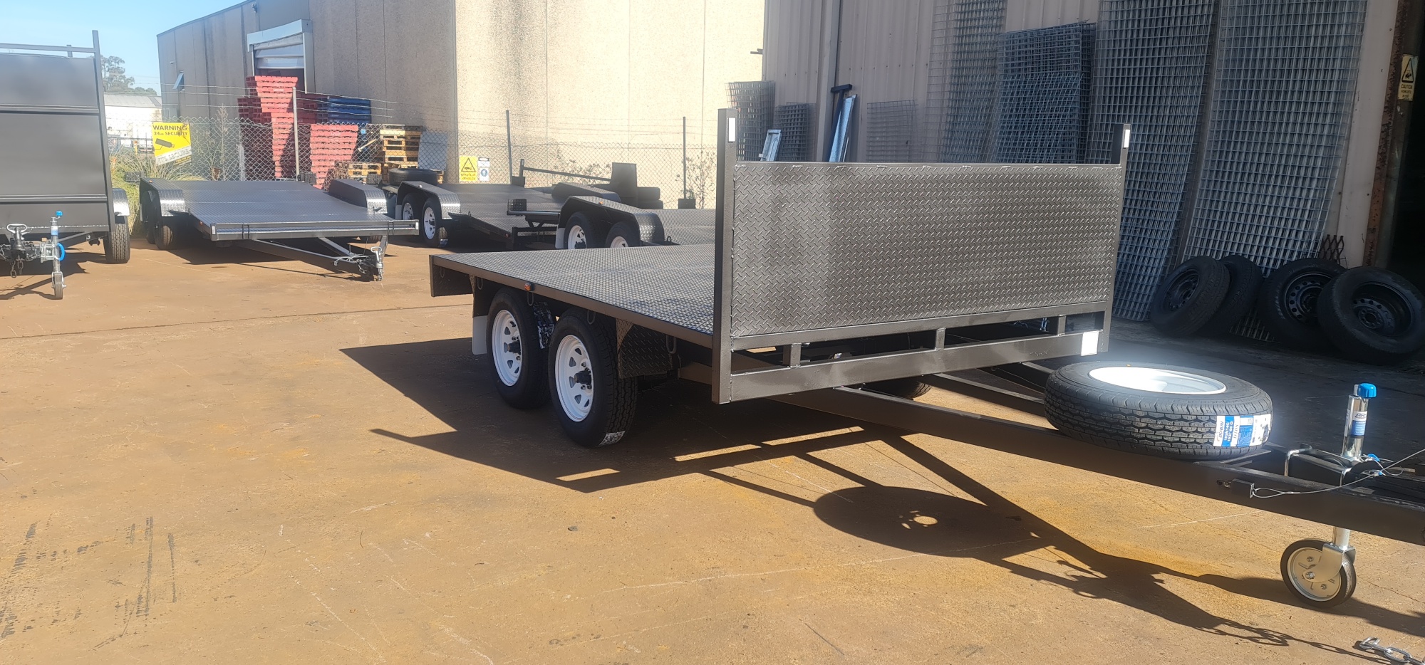 10×7 Table Top Trailer with Electric brakes on four wheels 2800kgs GVM