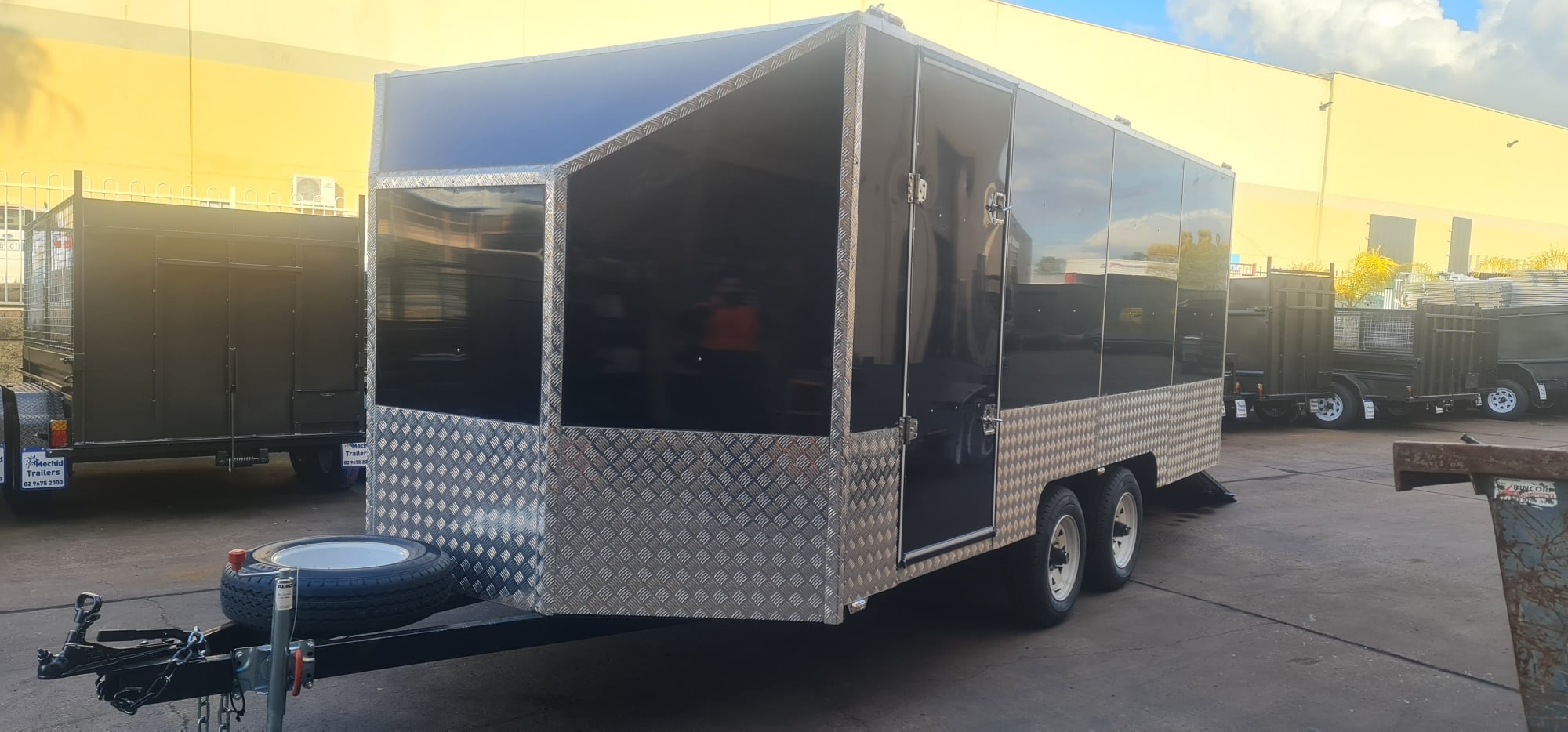 16x8ft Enclosed Trailer with Drop Down Ramp 3500kgs