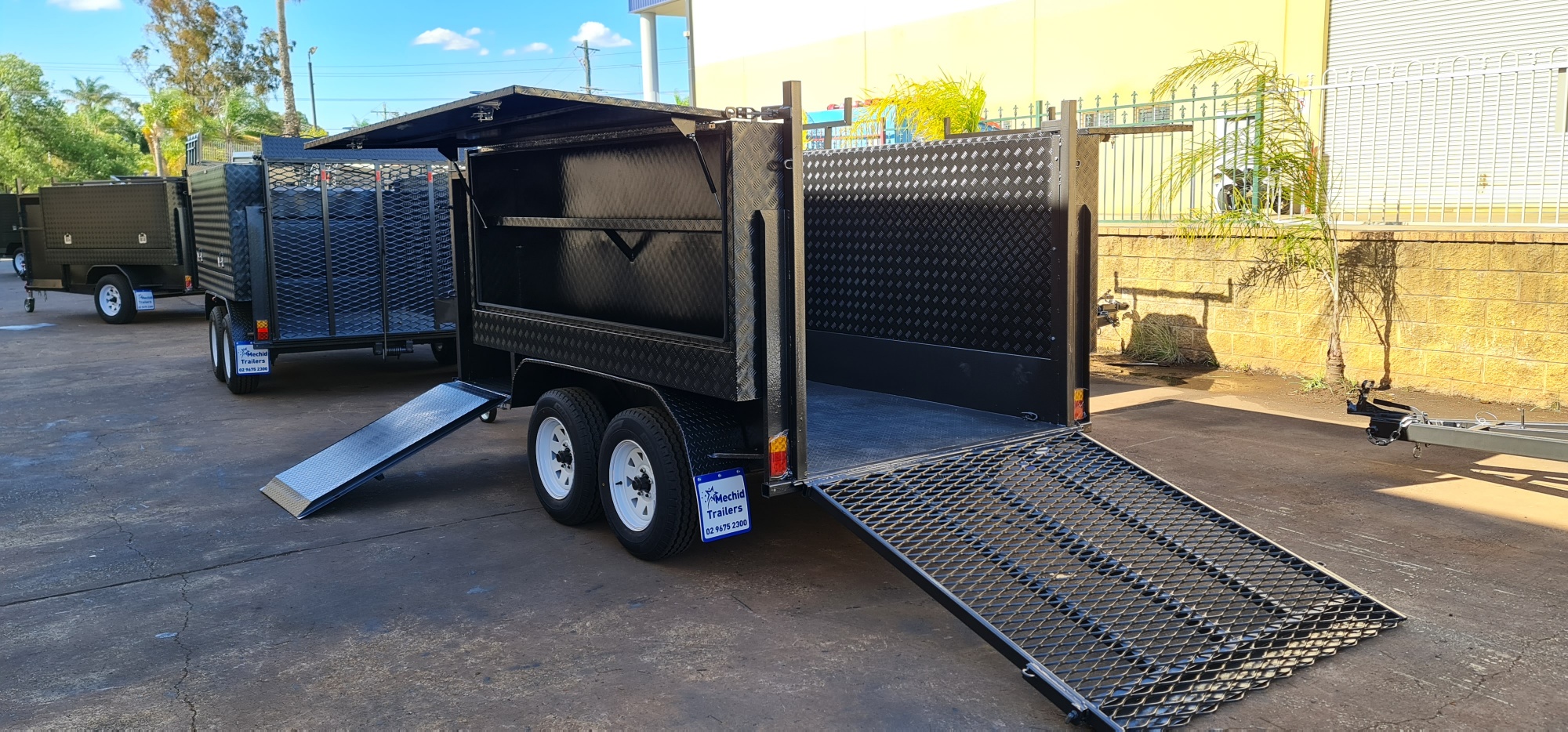 8×5 Mower 2tn with two side box