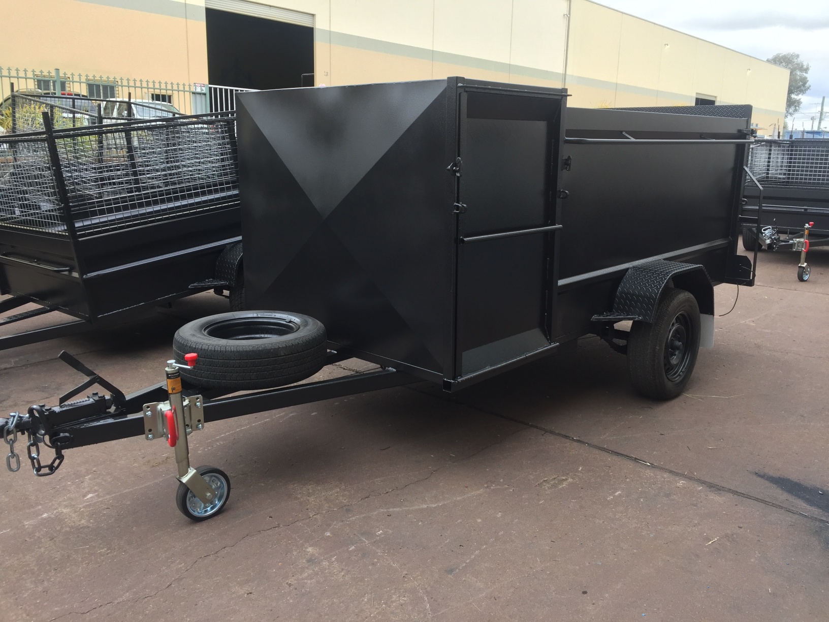 8×5 Lawn Mower Trailer 1400kg GVM with Front Enclosed Box