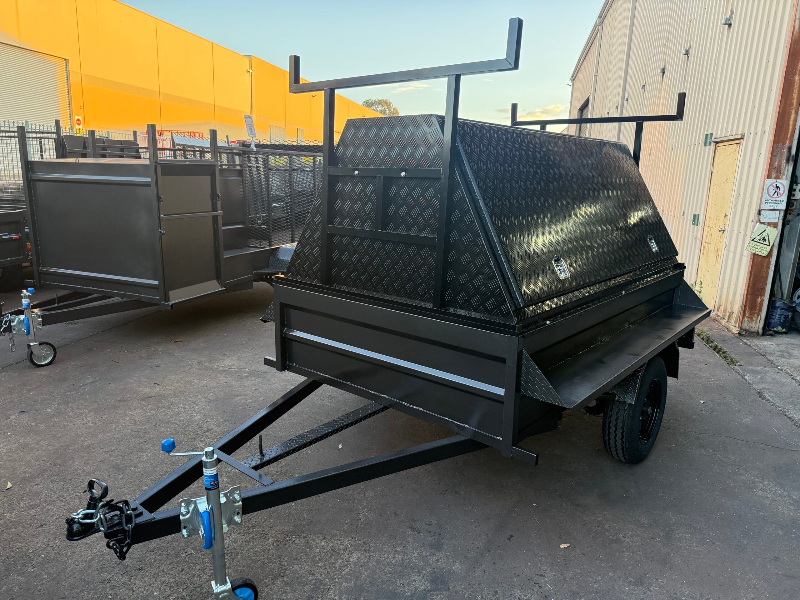 8X5 BOX TRADIE TRAILER 750 KGS GVM WITH 2 DOOR CANOPY